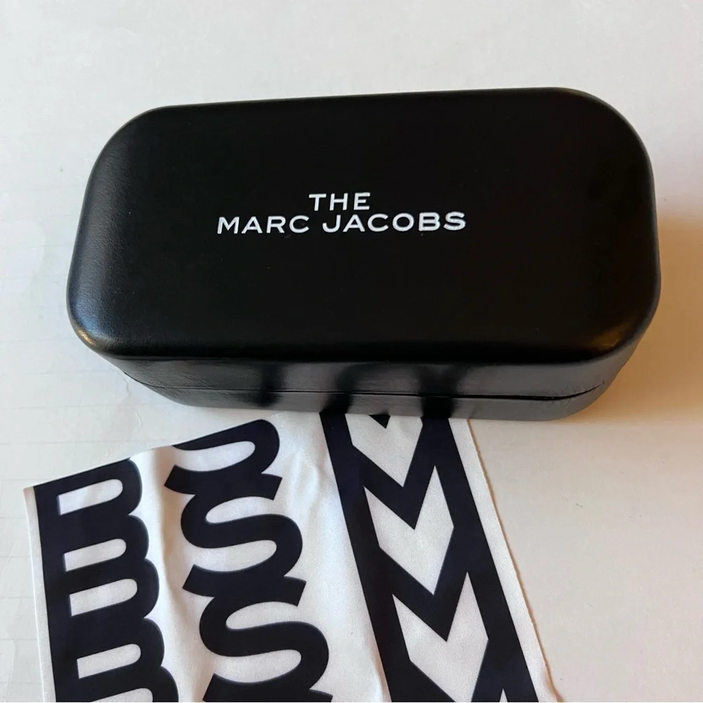 MARC JACOBS LARGE SUNGLASSES CASE WITH CLEANING CLOTH BLACK NEW